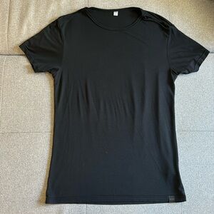 Uniqlo Heat tech Black short sleeve t shirt mens small